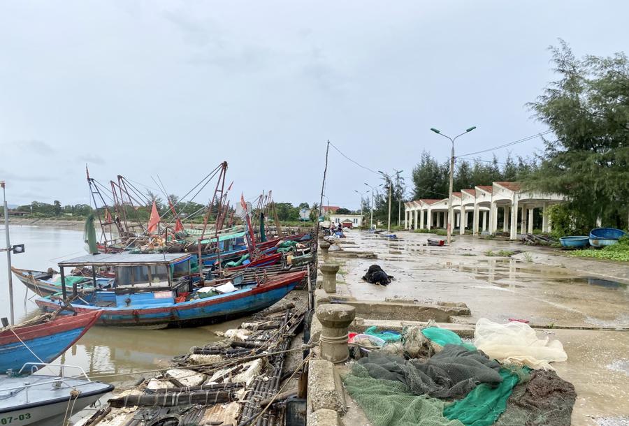 Sở N&ocirc;ng nghiệp v&agrave; Ph&aacute;t triển N&ocirc;ng th&ocirc;n Thanh H&oacute;a đ&atilde; "hiến kế" cho Thường trực Tỉnh ủy Thanh H&oacute;a nhằm th&aacute;o gỡ kh&oacute; khăn cho cảng c&aacute; Hoằng Phụ