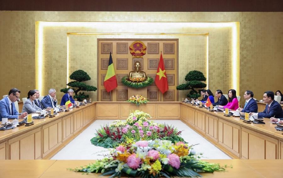 Thủ tướng Phạm Minh Ch&iacute;nh hội kiến với Chủ tịch Thượng viện Vương quốc Bỉ St&eacute;phanie D'Hose. Ảnh: VGP.