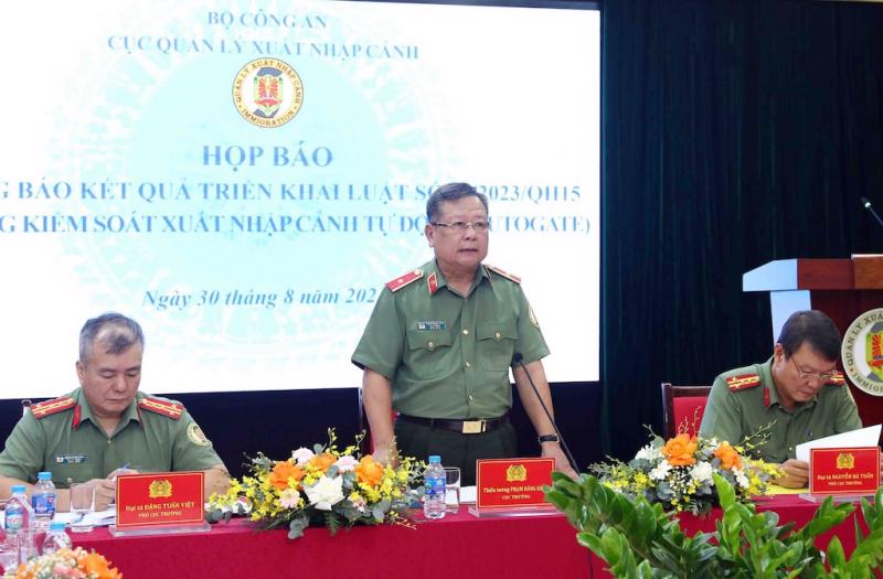 Thiếu tướng Phạm Đăng Khoa, Cục trưởng Cục Quản l&yacute; xuất nhập cảnh th&ocirc;ng b&aacute;o kết quả triển khai Luật