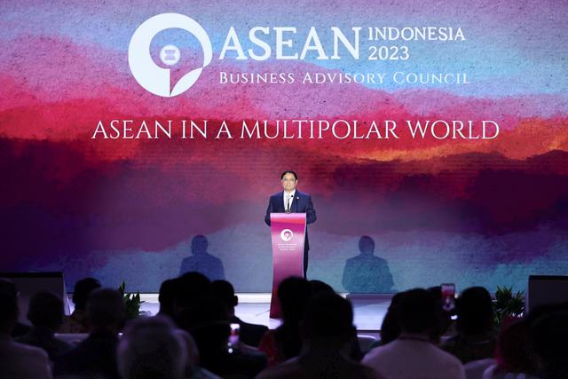 Thủ tướng định hướng một số giải ph&aacute;p để ASEAN c&oacute; thể tiếp tục ph&aacute;t huy vai tr&ograve;, vị thế v&agrave; tận dụng, nắm bắt những cơ hội từ trật tự thế giới hiện tại. Ảnh: VGP.