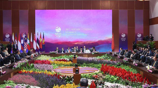 Thủ tướng Phạm Minh Ch&iacute;nh v&agrave; Trưởng đo&agrave;n c&aacute;c nước tham dự Hội nghị cấp cao ASEAN-Trung Quốc&nbsp;lần thứ 26. Ảnh: VGP.