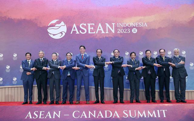 Thủ tướng Ch&iacute;nh phủ Phạm Minh Ch&iacute;nh c&ugrave;ng c&aacute;c nh&agrave; l&atilde;nh đạo dự Hội nghị Cấp cao ASEAN-Canada - Ảnh: VGP.