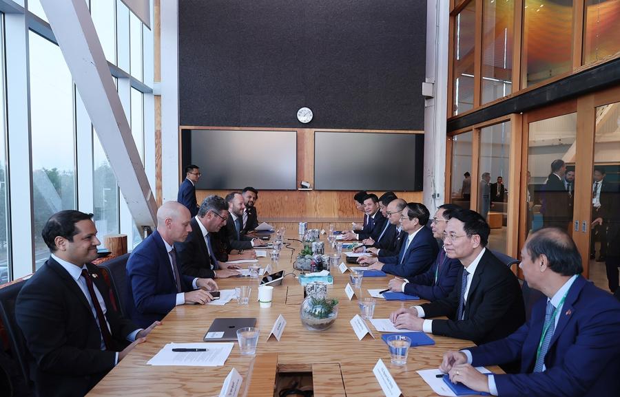 The meeting between Prime Minister Pham Minh Chinh and Mr. Joel Kaplan, Vice President for Global Public Policy at Meta, on September 18. (Source: VNA)