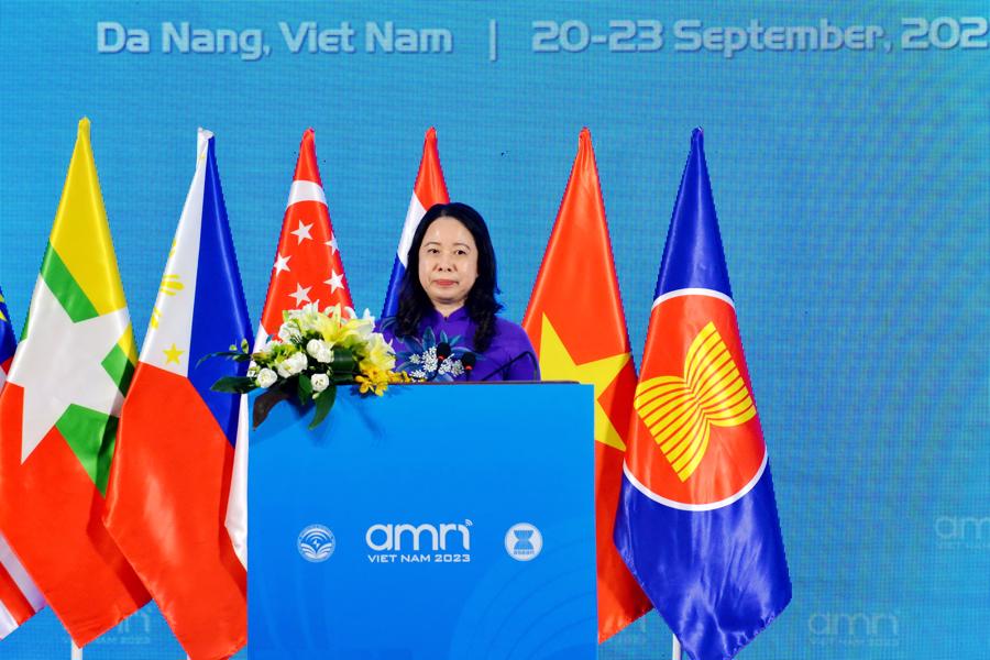 Ph&oacute; Chủ tịch nước V&otilde; Thị &Aacute;nh Xu&acirc;n ph&aacute;t biểu tại&nbsp;Hội nghị Bộ trưởng Th&ocirc;ng tin ASEAN (AMRI-16). Ảnh Ng&ocirc; Anh Văn.