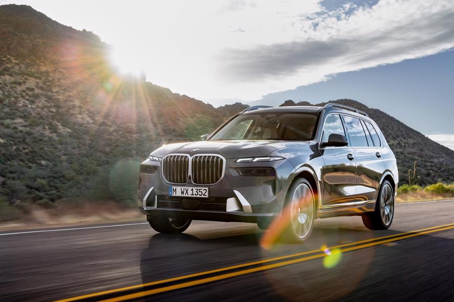 BMW X7 được hưởng g&oacute;i bảo dưỡng định kỳ trong 5 năm 60.000 km.