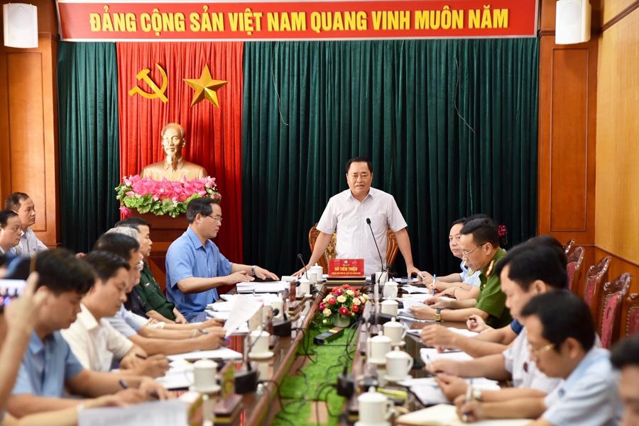 Chủ tịch UBND tỉnh Lạng Sơn Hồ Tiến Thiệu chủ tr&igrave; cuộc họp.