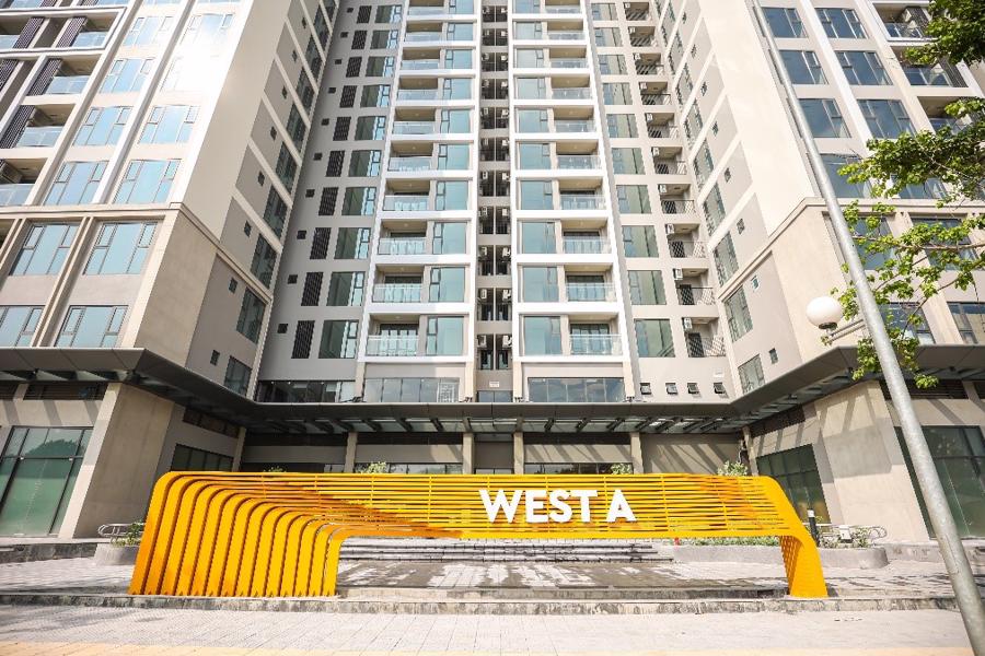 Căn hộ tại Masteri West Heights được thiết kế hiện đại với cửa k&iacute;nh Low-E bao phủ b&ecirc;n ngo&agrave;i.