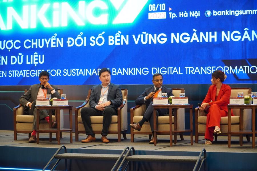 The Smart Banking 2023 Conference and Exhibition in Hanoi on October 6 had the theme "Harnessing, Leveraging, and Connecting Data: Shaping the Future of Banking in the Digital Age."