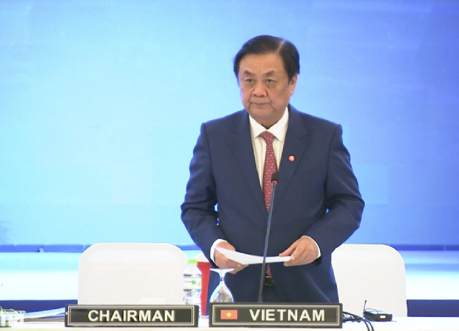 Bộ trưởng L&ecirc; Minh Hoan: "C&aacute;c quốc gia ASEAN n&ecirc;n chung tay, tạo dựng một h&agrave;nh lang để ban h&agrave;nh cơ chế h&agrave;nh động sớm, nhằm hỗ trợ cho c&aacute;c cộng đồng dễ bị tổn thương.&nbsp;