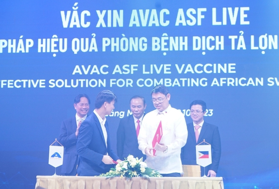C&ocirc;ng ty Cổ phần AVAC Việt Nam k&yacute; kết hợp đồng cung cấp vacine dịch tả lợn ch&acirc;u Phi với C&ocirc;ng ty KPP Powers Commodities (Philippines).