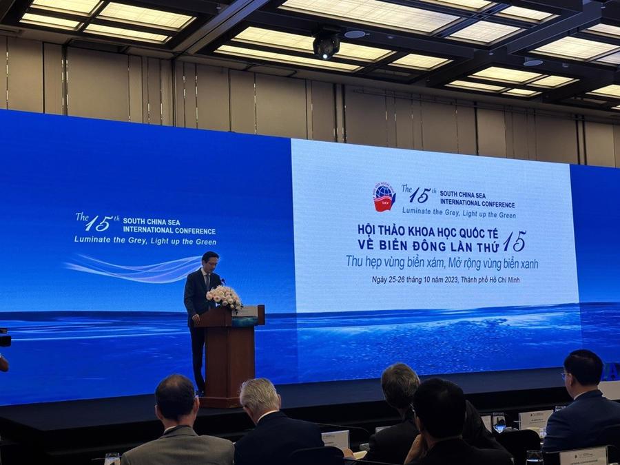 Thứ trưởng Bộ Ngoại giao Đỗ H&ugrave;ng Việt ph&aacute;t biểu tại hội thảo khoa học quốc tế về Biển Đ&ocirc;ng lần thứ 15. Ảnh: BNG.