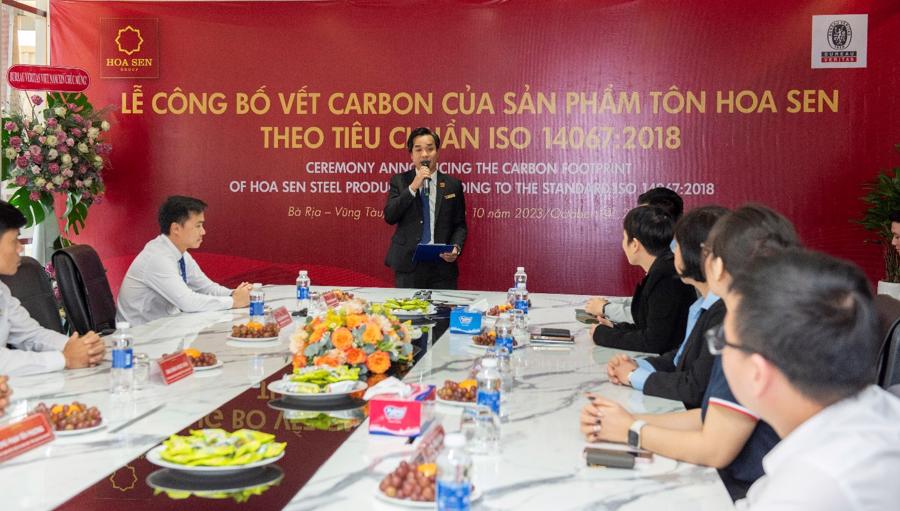 Mr. Nguyen Minh Phuc speaking about goals and summarizing the process of implementing carbon footprint traceability for Hoa Sen Steel products.