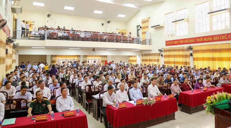 Hơn 200 người dân, đại diện cho hơn 3.400 hộ dân, thuộc diện di dời của dự án đường cao tốc Biên Hòa - Vũng Tàu cùng các sở, ngành Đồng Nai tại buổi đối thoại - Ảnh: PV