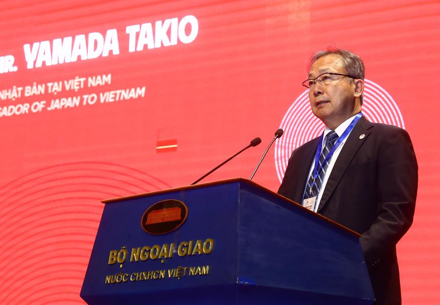 H.E. Yamada Takio, Ambassador of Japan to Vietnam, adressing the conference.