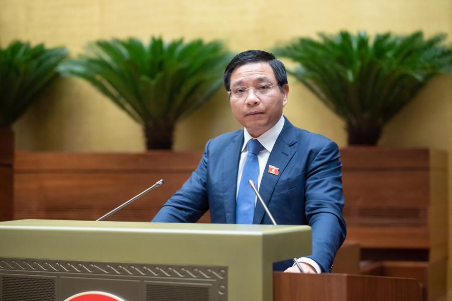 Bộ trưởng Bộ Giao th&ocirc;ng vận tải Nguyễn Văn Thắng trả lời tại phi&ecirc;n họp ng&agrave;y 9/11/2023.