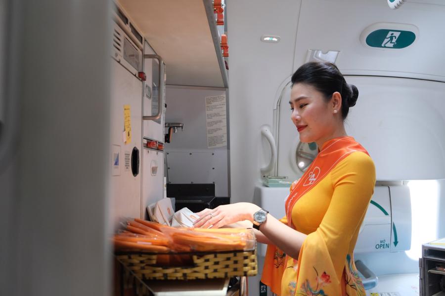 Vietnam Airlines đóng góp vào công tác thúc đẩy bình đẳng giới qua hoạt động “Chuyến bay tô cam” - Ảnh 1
