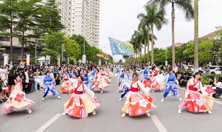 Nhiều hoạt động văn h&oacute;a được tổ chức thường ni&ecirc;n tại khu đ&ocirc; thị Mailand Hanoi City.