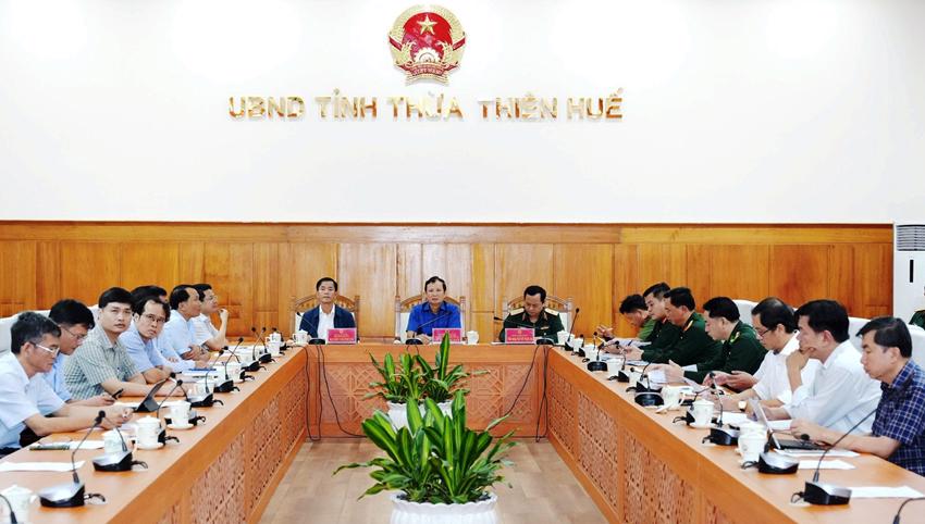&nbsp;L&atilde;nh đạo tỉnh Thừa Thi&ecirc;n Huế tham dự buổi họp tại điểm cầu Thừa Thi&ecirc;n Huế (Ảnh - L.Thọ)