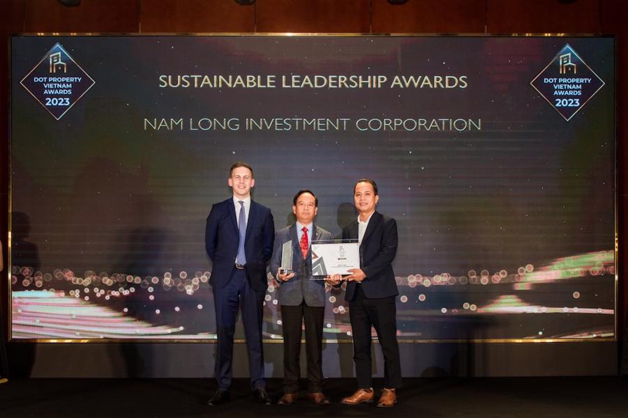 &Ocirc;ng Văn Viết Sơn - Gi&aacute;m đốc điều h&agrave;nh Nam Long Land nhận giải Nh&agrave; ph&aacute;t triển Bất động sản ti&ecirc;n phong về ph&aacute;t triển bền vững của năm (Sustainable Leadership Awards).