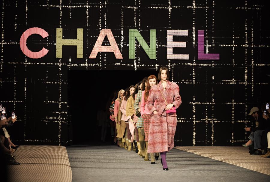 Tỷ phú ẩn mình giàu nhất Thụy Sỹ liên quan gì đến doanh thu của Chanel? - Ảnh 1