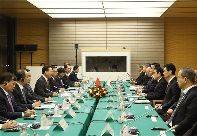 Chủ tịch nước V&otilde; Văn Thưởng hội đ&agrave;m với Thủ tướng Nhật Bản Kishida Fumio. Ảnh: TTXVN.