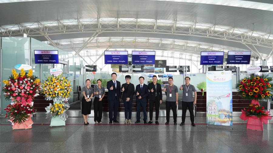 H&atilde;ng h&agrave;ng kh&ocirc;ng Sichuan Airlines bắt đầu khai th&aacute;c chuyến bay từ Th&agrave;nh Đ&ocirc; (Tứ Xuy&ecirc;n) đến Việt Nam qua s&acirc;n bay Nội B&agrave;i (H&agrave; Nội).