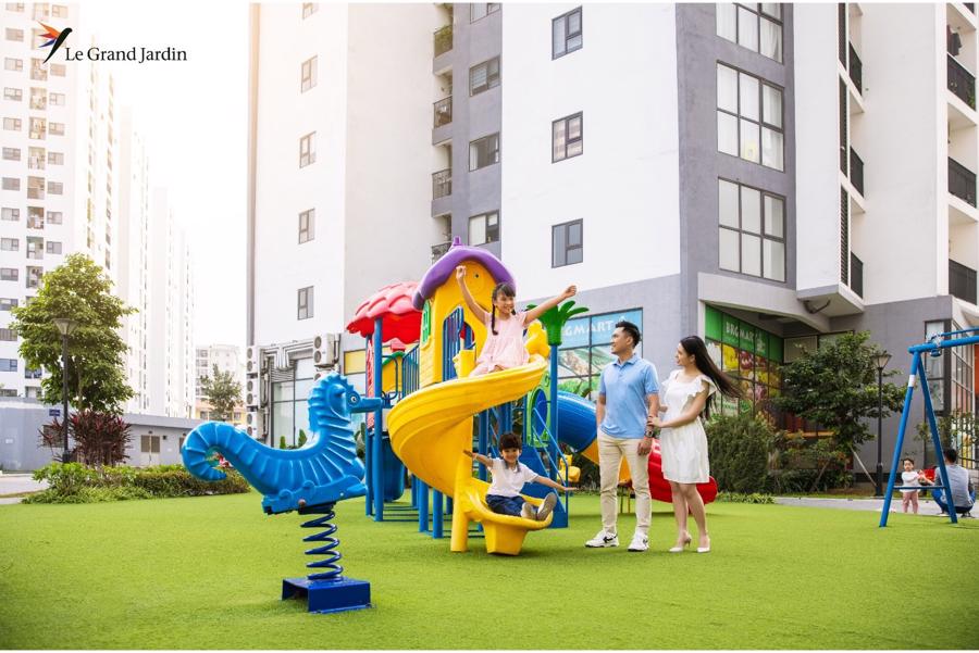 Kh&ocirc;ng gian ưu ti&ecirc;n cảnh quan xanh tại Jardin De Joie sẽ tạo n&ecirc;n cảm gi&aacute;c thư th&aacute;i, dễ chịu cho mọi cư d&acirc;n tại đ&acirc;y.