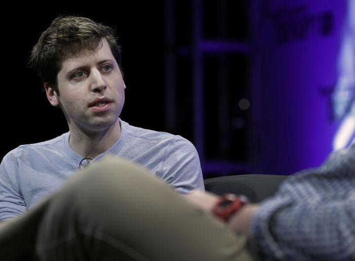 Sam Altman ph&aacute;t biểu tại New York năm 2014, khi c&ograve;n l&agrave; chủ tịch của Y Combinator. Ảnh: Bloomberg