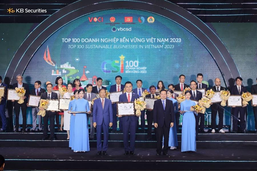 Chứng kho&aacute;n KB Việt Nam vinh dự nhận giải Top 100 doanh nghiệp bền vững 2023 ngay lần đầu ứng cử.