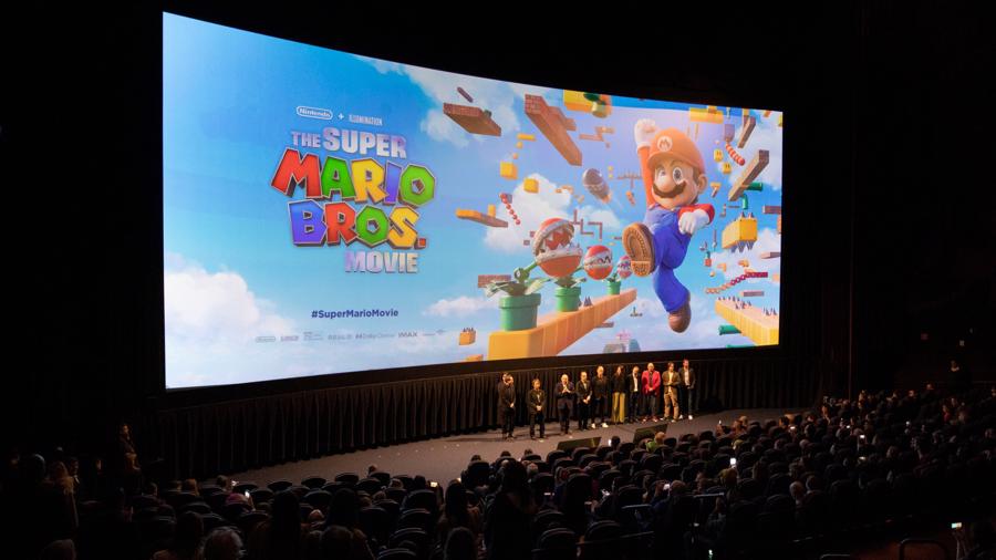 Super Mario Bros, thu về 1,36 tỉ USD. Đ&acirc;y l&agrave; th&agrave;nh c&ocirc;ng g&acirc;y bất ngờ với một bộ phim chuyển thể từ tr&ograve; chơi điện tử.