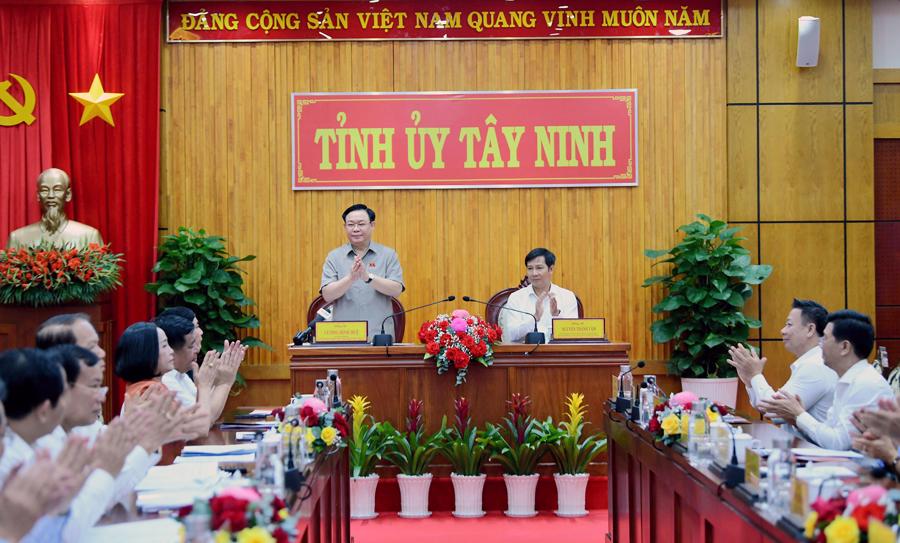 Chủ tịch Quốc hội Vương Đình Huệ làm việc với Ban Thường vụ Tỉnh ủy Tây Ninh - Ảnh 1