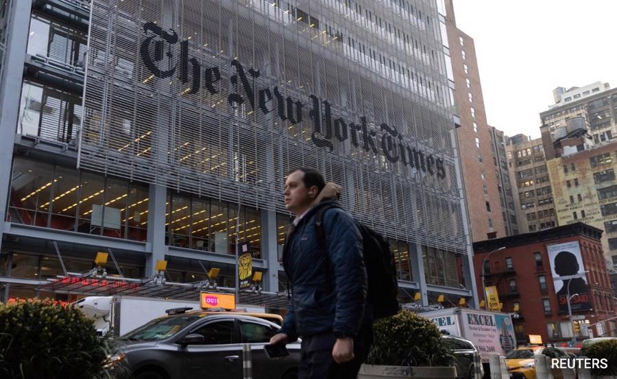 Một luật sư của The New York Times cho biết trong một tuy&ecirc;n bố rằng b&agrave;i đăng tr&ecirc;n blog của OpenAI &ldquo;thừa nhận rằng OpenAI đ&atilde; sử dụng t&aacute;c phẩm của The Times, c&ugrave;ng với t&aacute;c phẩm của nhiều người kh&aacute;c, để x&acirc;y dựng ChatGPT&rdquo;.