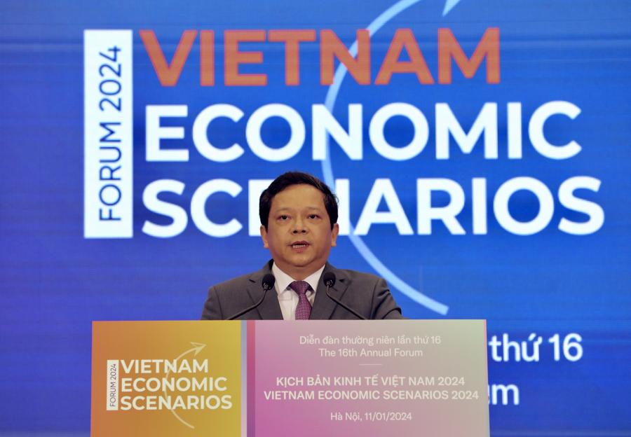 Mr. Nguyen Duc Hien, Deputy Head of the Central Economic Committee, delivers his speech to the Forum. Photo: Viet Dung