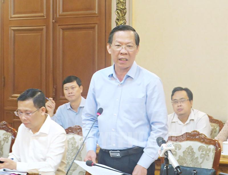 Chủ tịch UBND TP.HCM Phan Văn M&atilde;i tại cuộc họp.