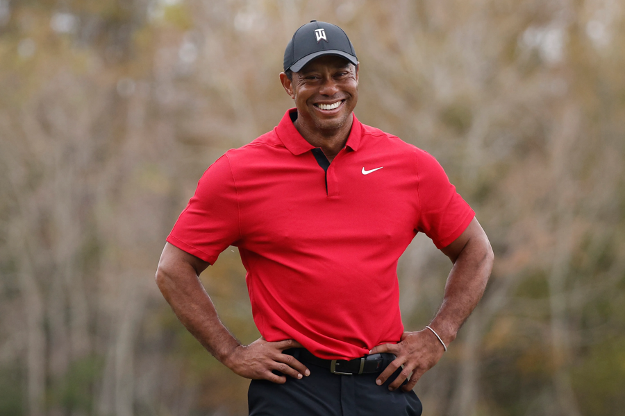 Tiger Woods chia tay Nike sau nhiều năm gắn b&oacute;, dẫn đến suy đo&aacute;n rằng c&oacute; lẽ Nike đang cố gắng r&uacute;t lui khỏi ng&agrave;nh c&ocirc;ng nghiệp golf.