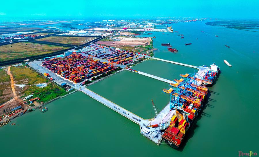 Một trong ba trụ cột ph&aacute;t triển của Hải Ph&ograve;ng l&agrave; dịch vụ cảng biển - logistics. Ảnh: Hồng Phong
