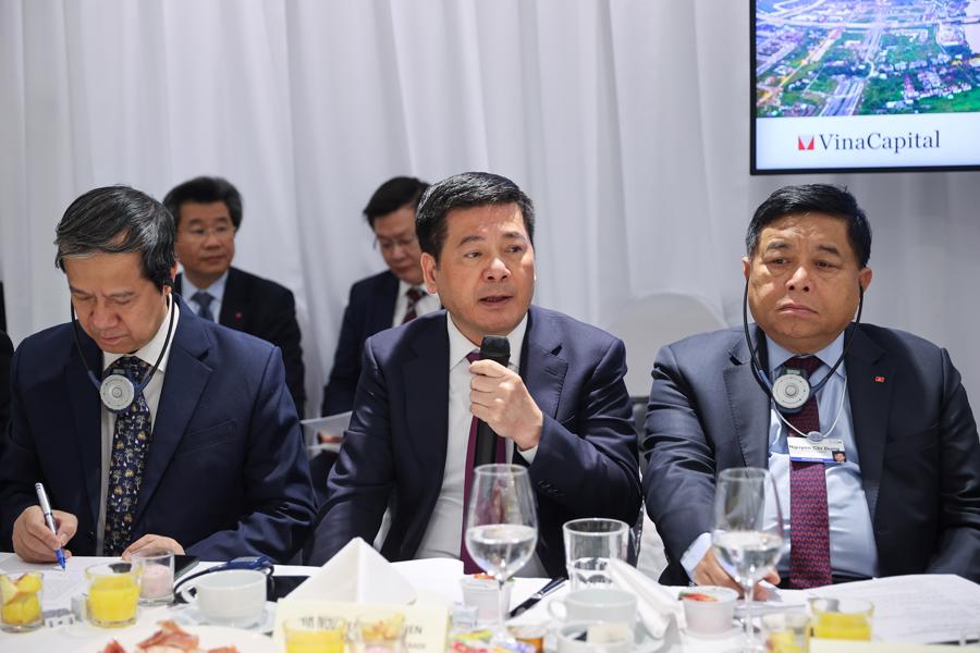 Thủ tướng: Dù thế giới chao đảo, Việt Nam vẫn kiên trì chính sách để trở thành điểm đến đầu tư hàng đầu - Ảnh 4