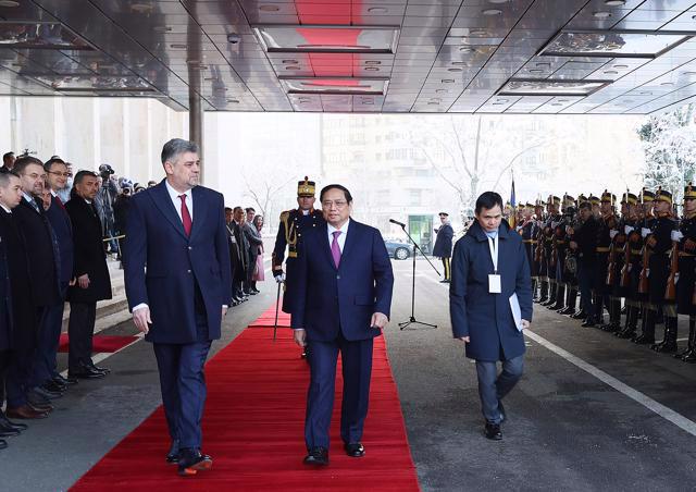 Thủ tướng Ion-Marcel Ciolacu chủ trì lễ đón Thủ tướng Phạm Minh Chính thăm chính thức Romania - Ảnh 3