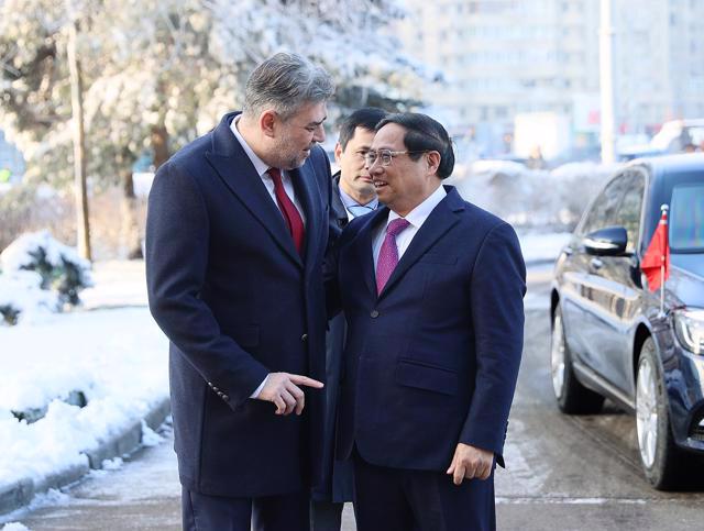 Thủ tướng Ion-Marcel Ciolacu chủ trì lễ đón Thủ tướng Phạm Minh Chính thăm chính thức Romania - Ảnh 1