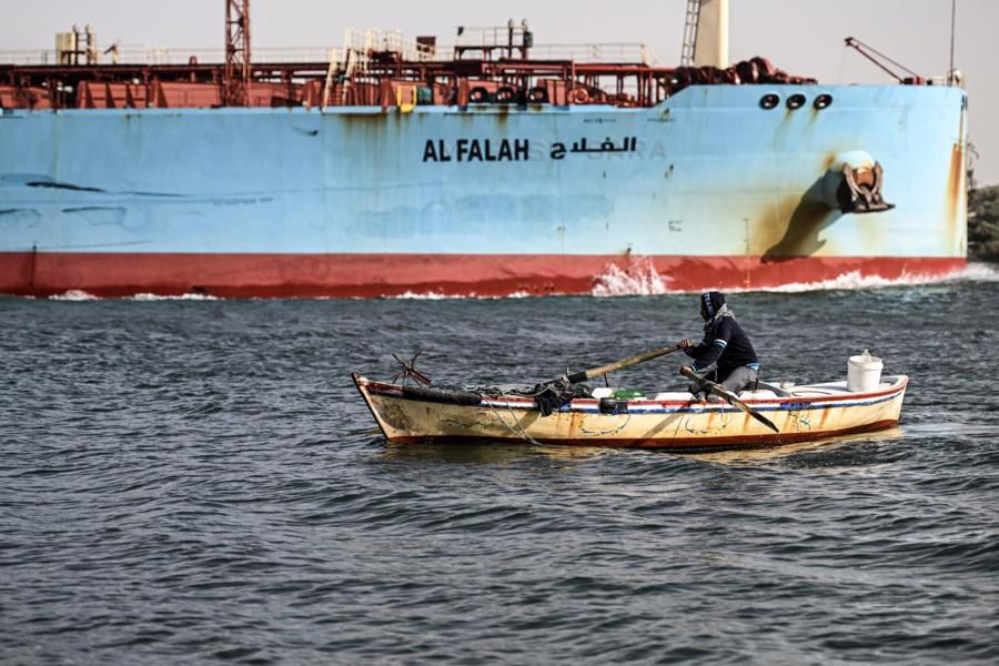 Hoạt động vận tải biển tr&ecirc;n Biển Đỏ, qua k&ecirc;nh đ&agrave;o Suez đang bị đe dọa khi phiến qu&acirc;n Houthi do Iran hậu thuẫn tấn c&ocirc;ng c&aacute;c t&agrave;u thương mại - Ảnh: Getty Images