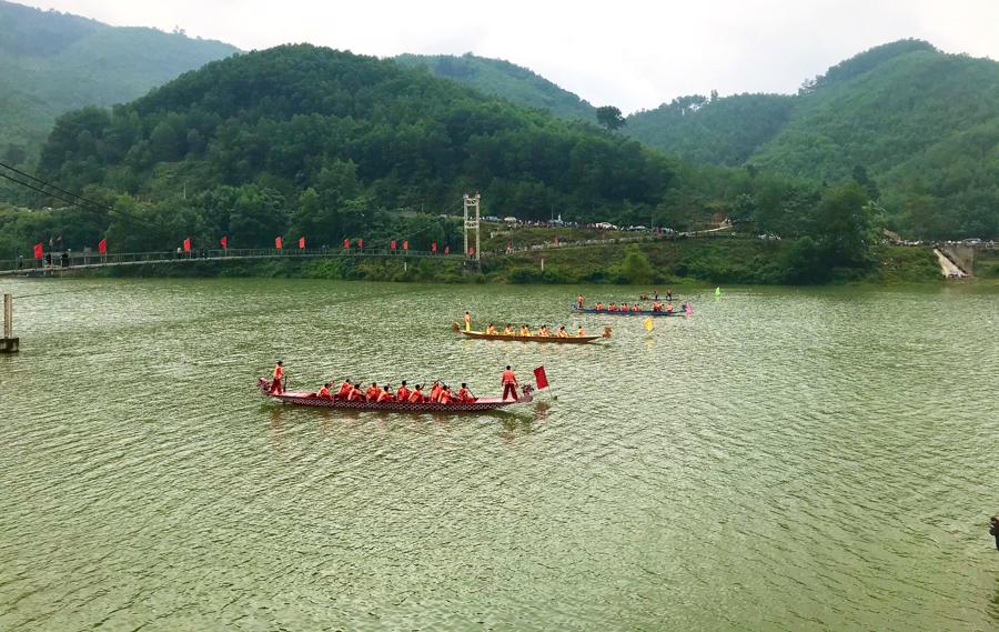 Lễ hội đua thuyền tại huyện Thường Xu&acirc;n