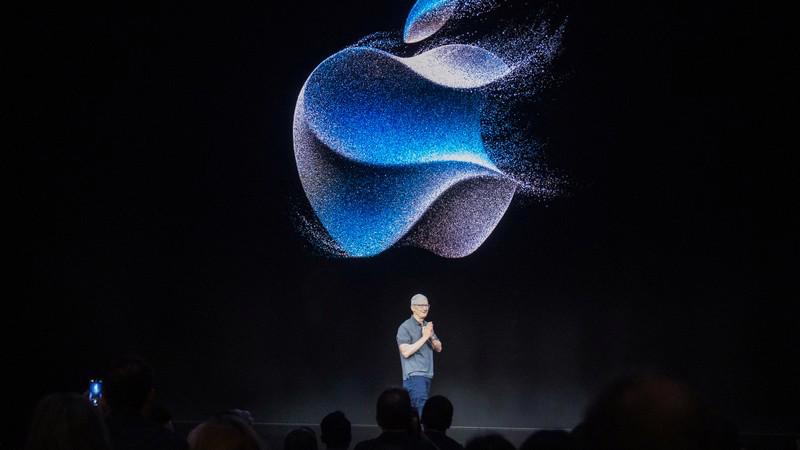 Gi&aacute;m đốc Điều h&agrave;nh Apple Tim Cook ph&aacute;t biểu trong sự kiện ra mắt Apple iPhone 15 tại Apple Park (Cupertino, California) v&agrave;o ng&agrave;y 12/9/2023.