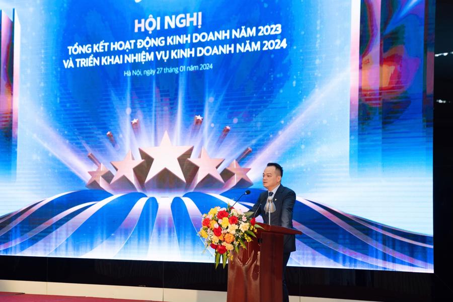 &Ocirc;ng Nguyễn Huy Quang - Chủ tịch HĐQT ghi nhận v&agrave; đ&aacute;nh gi&aacute; cao những th&agrave;nh t&iacute;ch của c&aacute;c Ban TSC/CTTV/PGD đ&atilde; đạt được trong năm 2023 vừa qua.