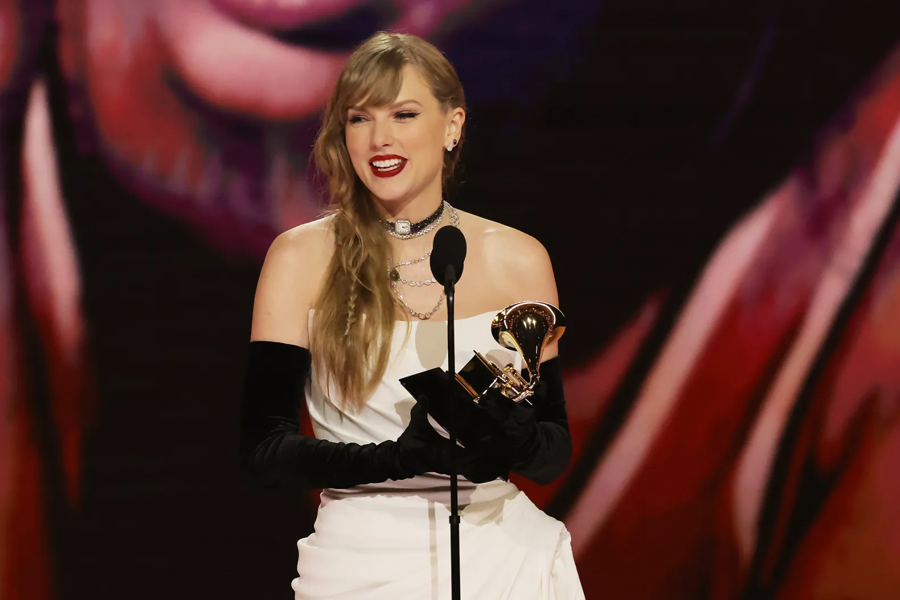 Taylor Swift l&agrave; người chiến thắng giải Grammy cho "Album nhạc pop xuất sắc nhất" v&agrave; "Album của năm".