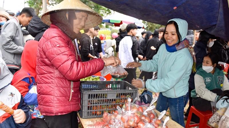 D&acirc;n gian c&oacute; c&acirc;u: &ldquo;Chết bỏ con bỏ ch&aacute;u, sống kh&ocirc;ng ai bỏ m&ugrave;ng 6 chợ Chuộng&rdquo; để n&oacute;i về tầm quan trọng của phi&ecirc;n chợ c&oacute; một kh&ocirc;ng hai n&agrave;y.