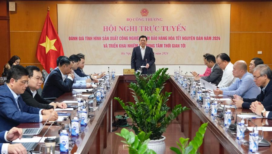 Bộ trưởng Bộ C&ocirc;ng Thương Nguyễn Hồng Di&ecirc;n chủ tr&igrave; hội nghị.