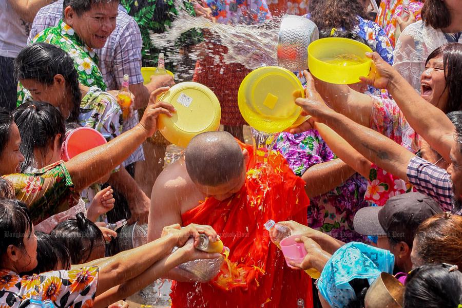 สัญญาณที่น่ายินดีเหล่านี้ทำให้อุตสาหกรรมการท่องเที่ยวของประเทศไทยคาดว่าจะมีนักท่องเที่ยวจำนวนมากในช่วงเทศกาลเต็ต  ประเทศสงกรานต์.