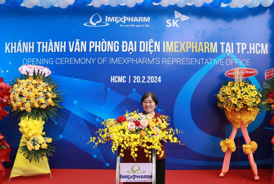Imexpharm General Director, People's Doctor and Pharmacist Tran Thi Dao, delivers a speech during the inauguration ceremony for the company's new representative office in Ho Chi Minh City.