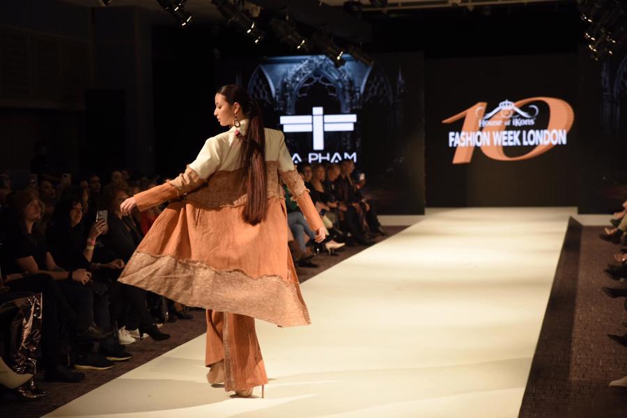 Những nhà thiết kế Việt “tạo sóng” tại London Fashion Week - Ảnh 9