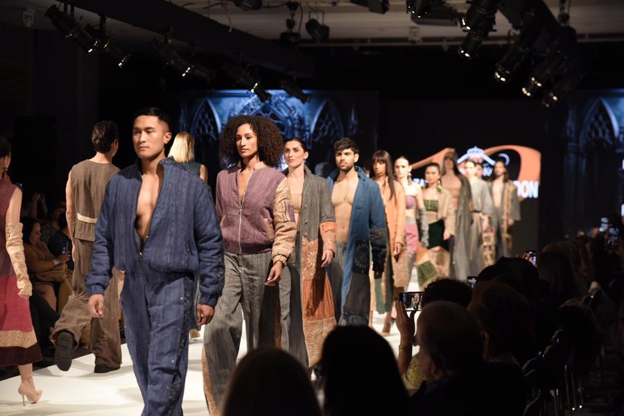 Những nhà thiết kế Việt “tạo sóng” tại London Fashion Week - Ảnh 11